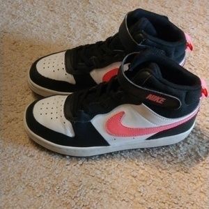 Girl's Nike High top, Size 1.5  . Good Condition!!